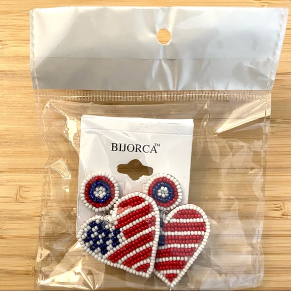 Beaded Patriotic American Flag Heart Earrings - Picture 4 of 4